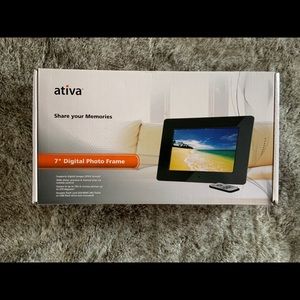 Digital photo frame, new